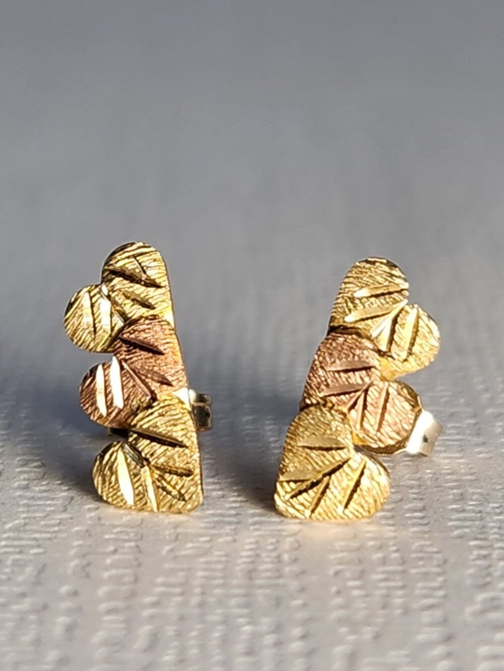 Bruh. Authentic Landstrom Black Hills Gold 10K Tri Color Heart Leaf Earrings
